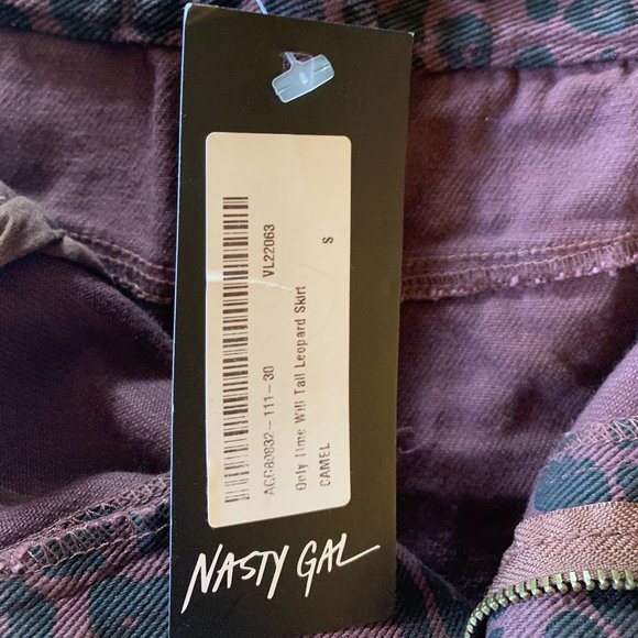 *NWT* Nasty Gal Leopard Print Denim Skirt - Picture 8 of 8